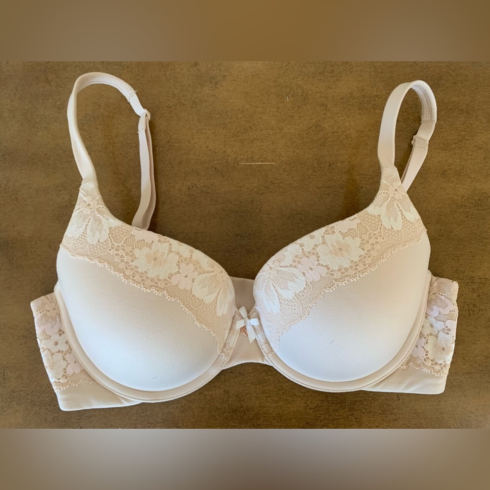 Victoria’s Secret Body by Victoria Push-Up Bra Size 34D